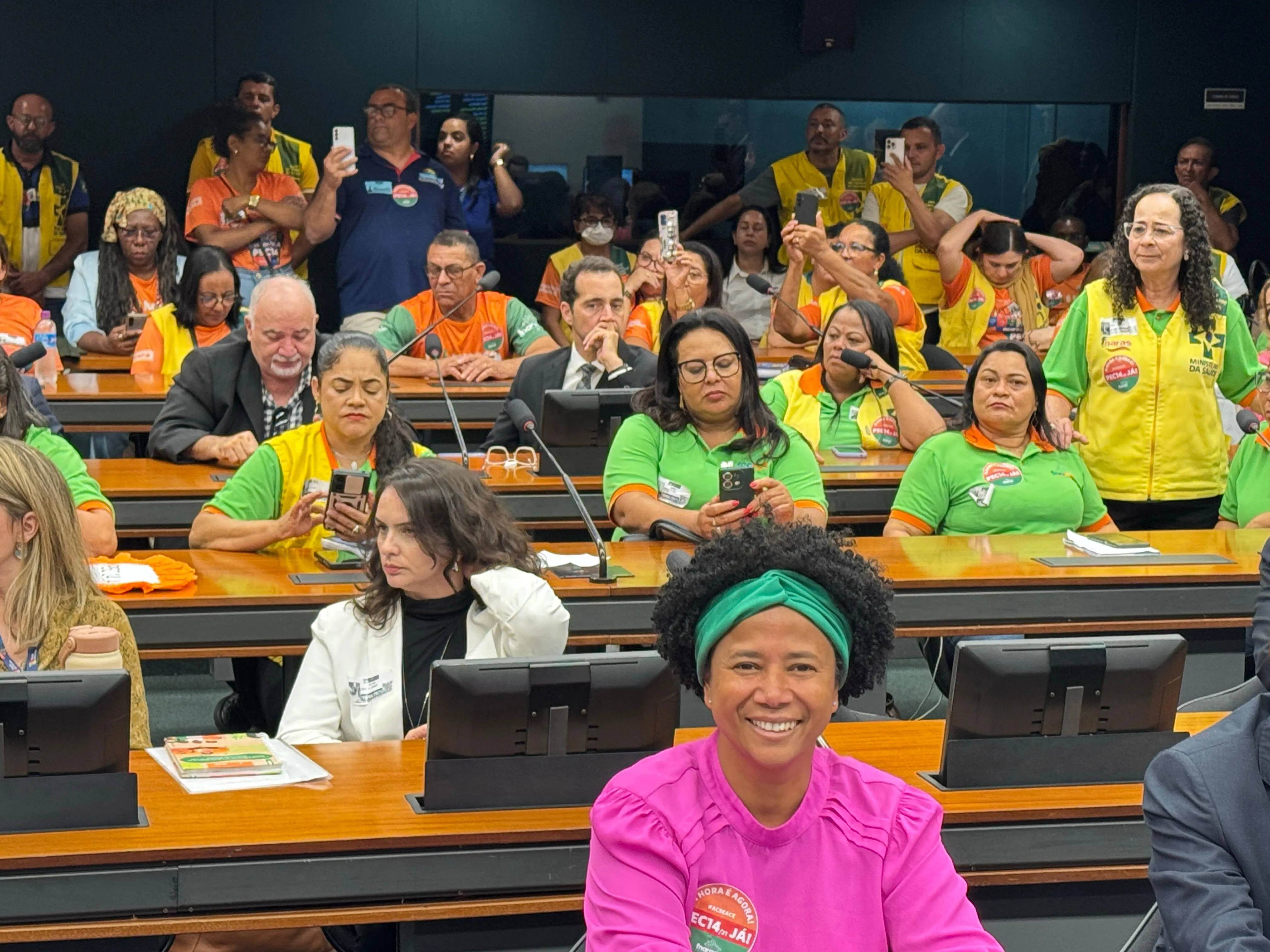 BANDEIRA DO MANDATO - Sílvia Cristina manifesta apoio à PEC 14, que valoriza agentes comunitários de saúde e de combate às endemias


